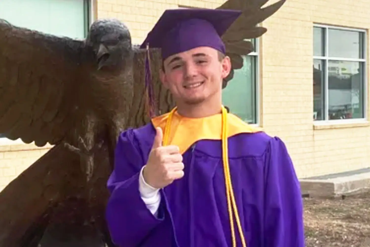 Texas Dad-to-Be - Carl Blaylock III Dead At 20 After Getting Electrocuted While Trimming Tree - Ghanaeducationnews.org