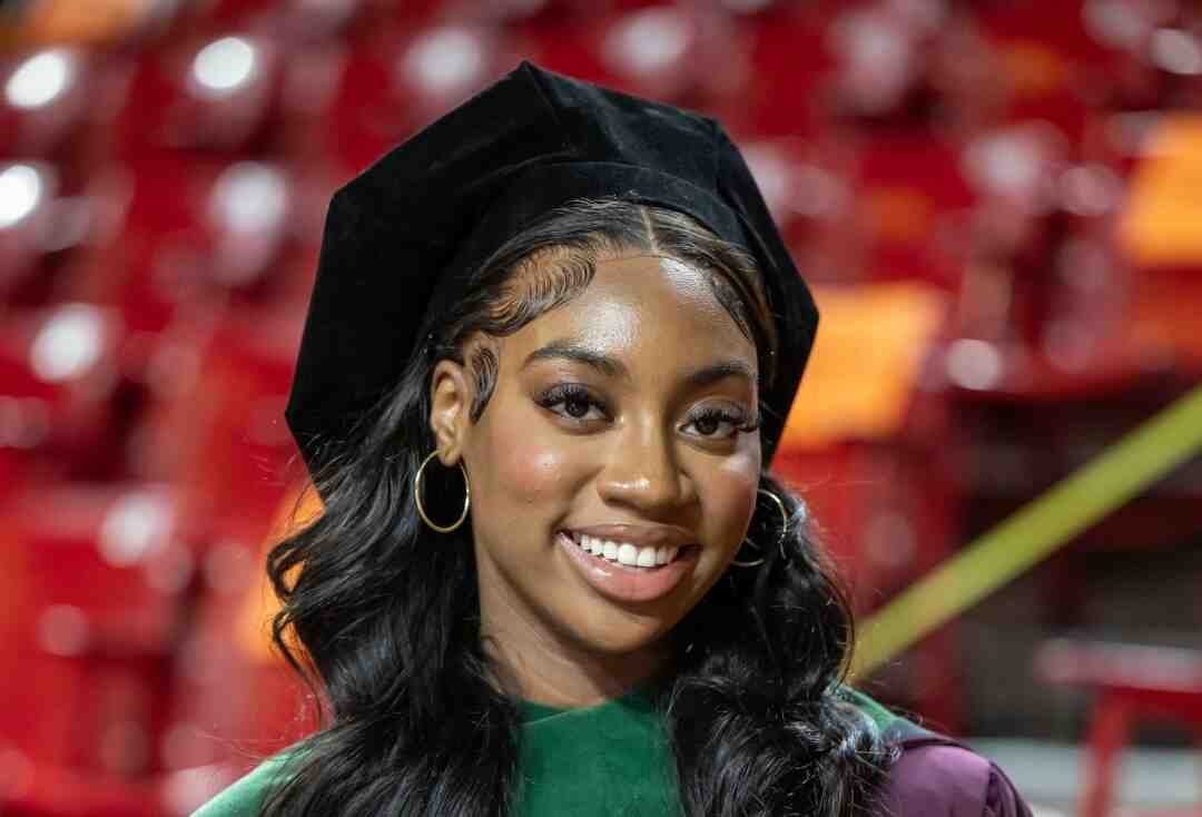 Teen earns doctoral degree at 17 after defending her dissertation